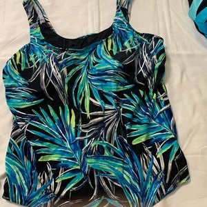 New tankini top size 22-24, panties skirt bottom size 2X